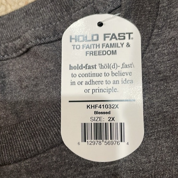 Hold Fast Blessed T-Shirt 💕 - Picture 4 of 5